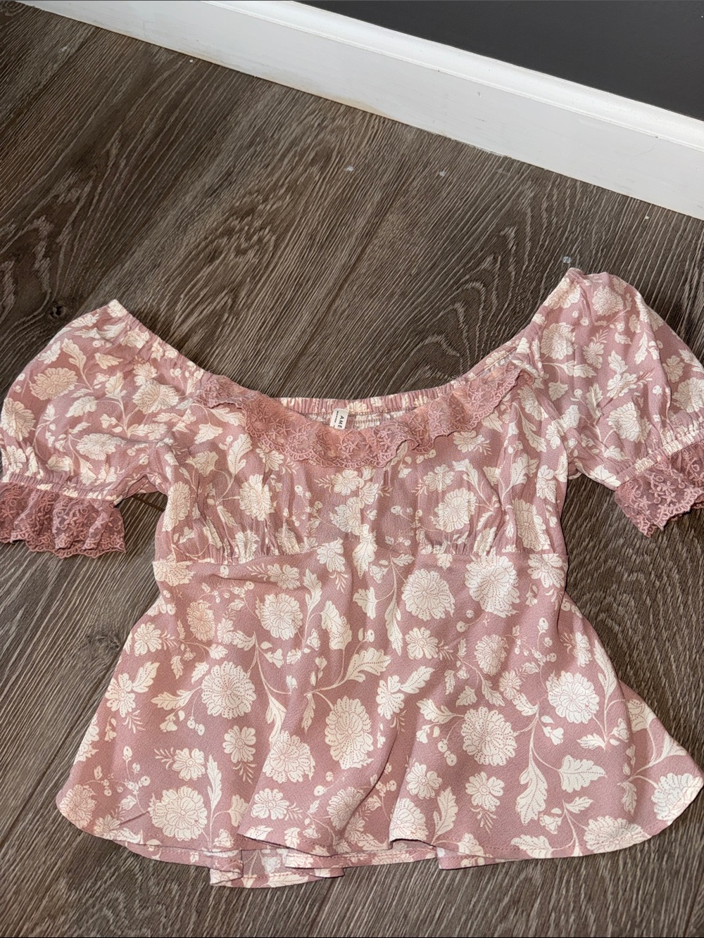 **NWOT** American Eagle Women's Blush Pink Floral Peasant Top